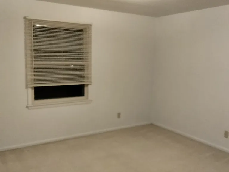 49 Green Bay Dr #1 — Photo 2
