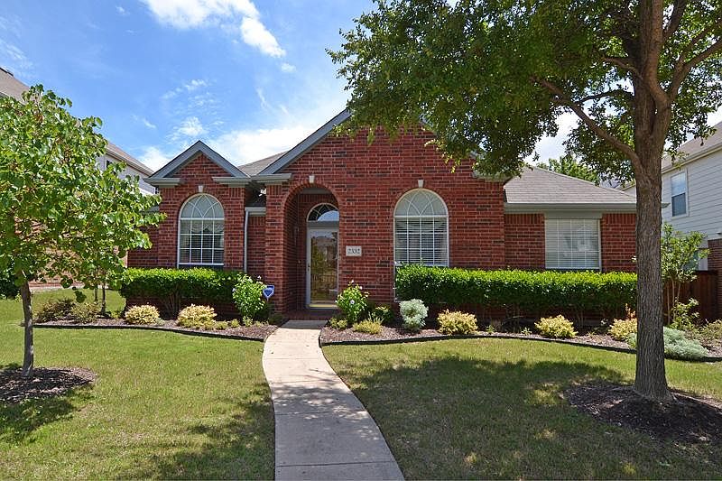 1st image of 2332 Ravenhurst Dr
