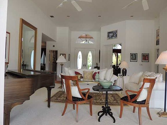 4th image of 1723 SW Thornberry Cir