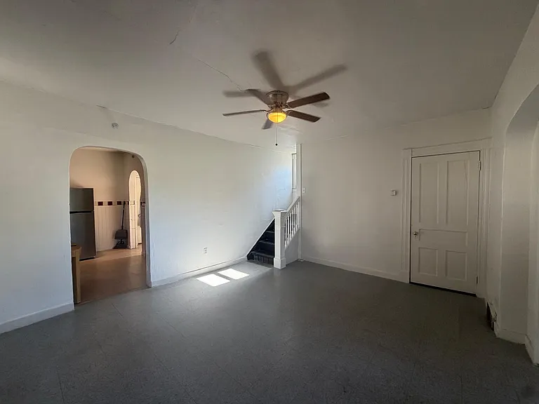 418 E Ash St — Photo 5