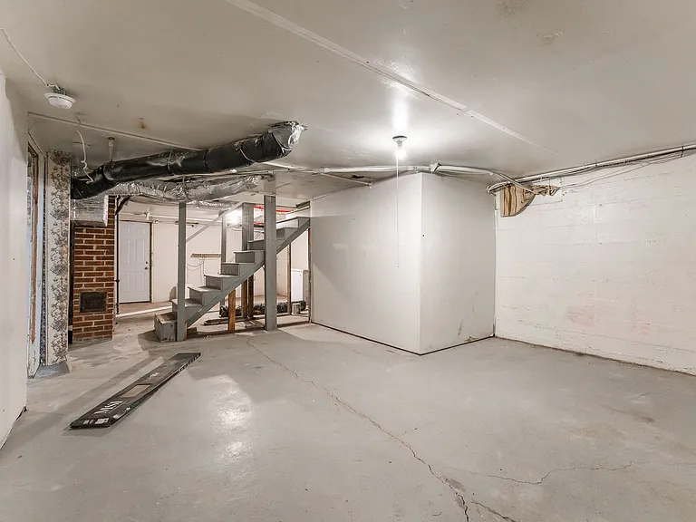 1430 S Campbell Ave — Photo 16