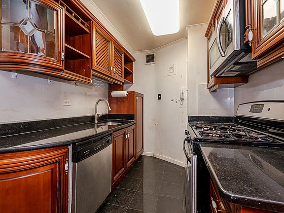 4th image of 70-25 Yellowstone Blvd #16U