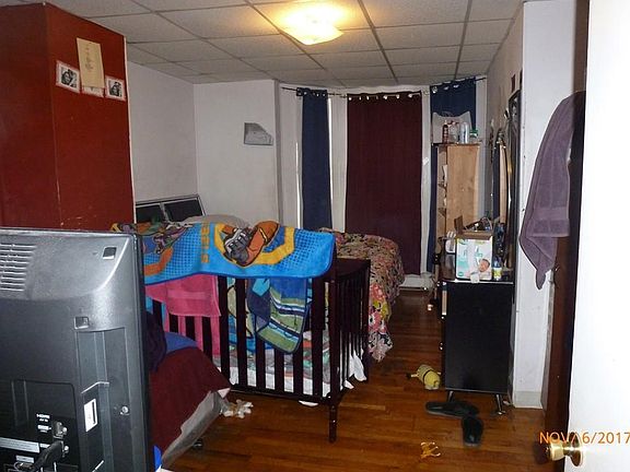 3rd image of 301 Saratoga St