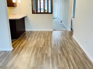 5641 Edge Lake Dr APT 2E, Oak Lawn, IL 60453