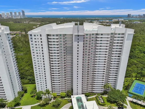 15051 Royal Oaks Ln APT 2601, North Miami, FL 33181