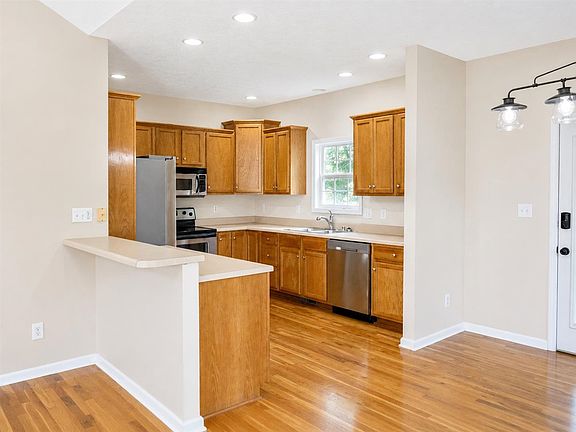 4th image of 1313 James Edward Ct