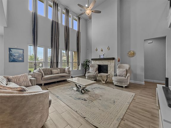 3rd image of 116 Chaco Dr