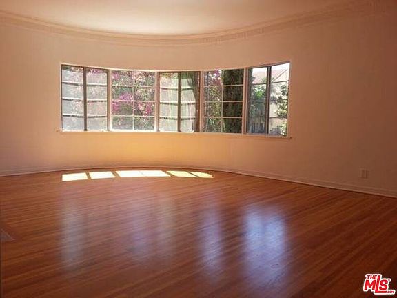 3rd image of 844 S Plymouth Blvd #844