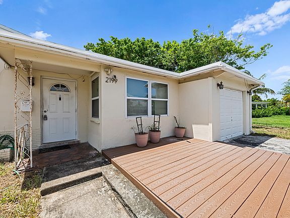 2nd image of 2199 NE 5th Avenue