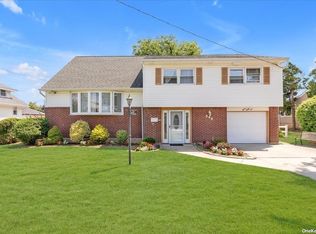 345 Roosevelt Ave, Freeport, NY 11520
