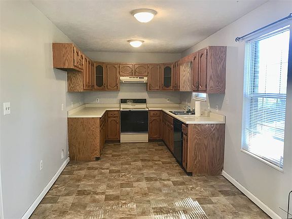 5th image of 2349 Tracy St