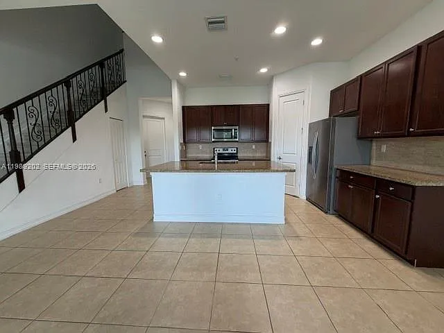 11524 SW 16th St — Photo 8