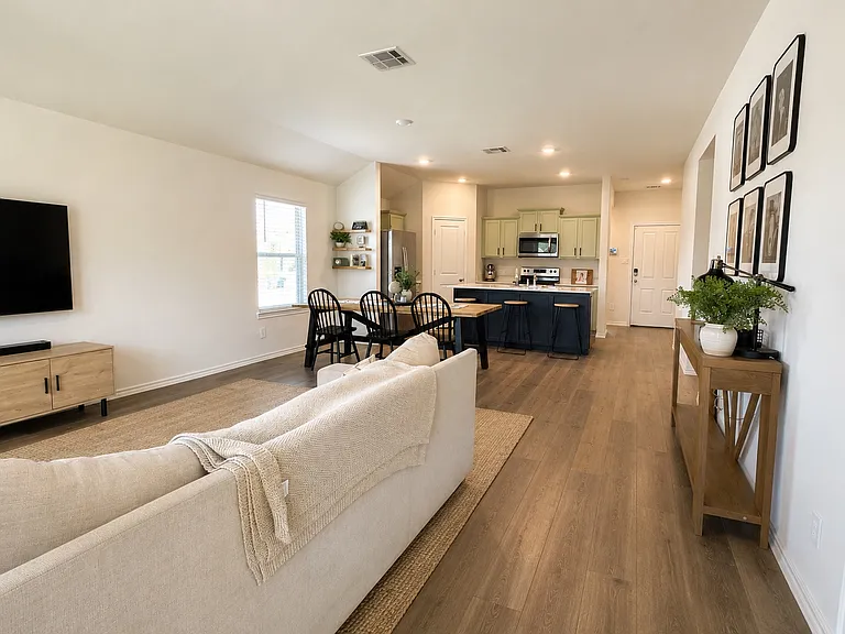 347 Boxwood Dr — Photo 9