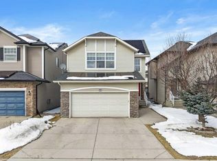 98 S Cougarstone Close SW, Calgary, AB T3H 5W3