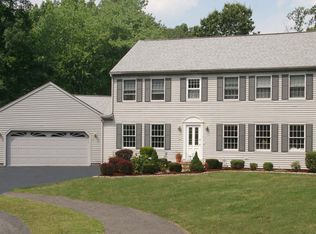 24 Brookshire Ln, Farmington, CT 06032