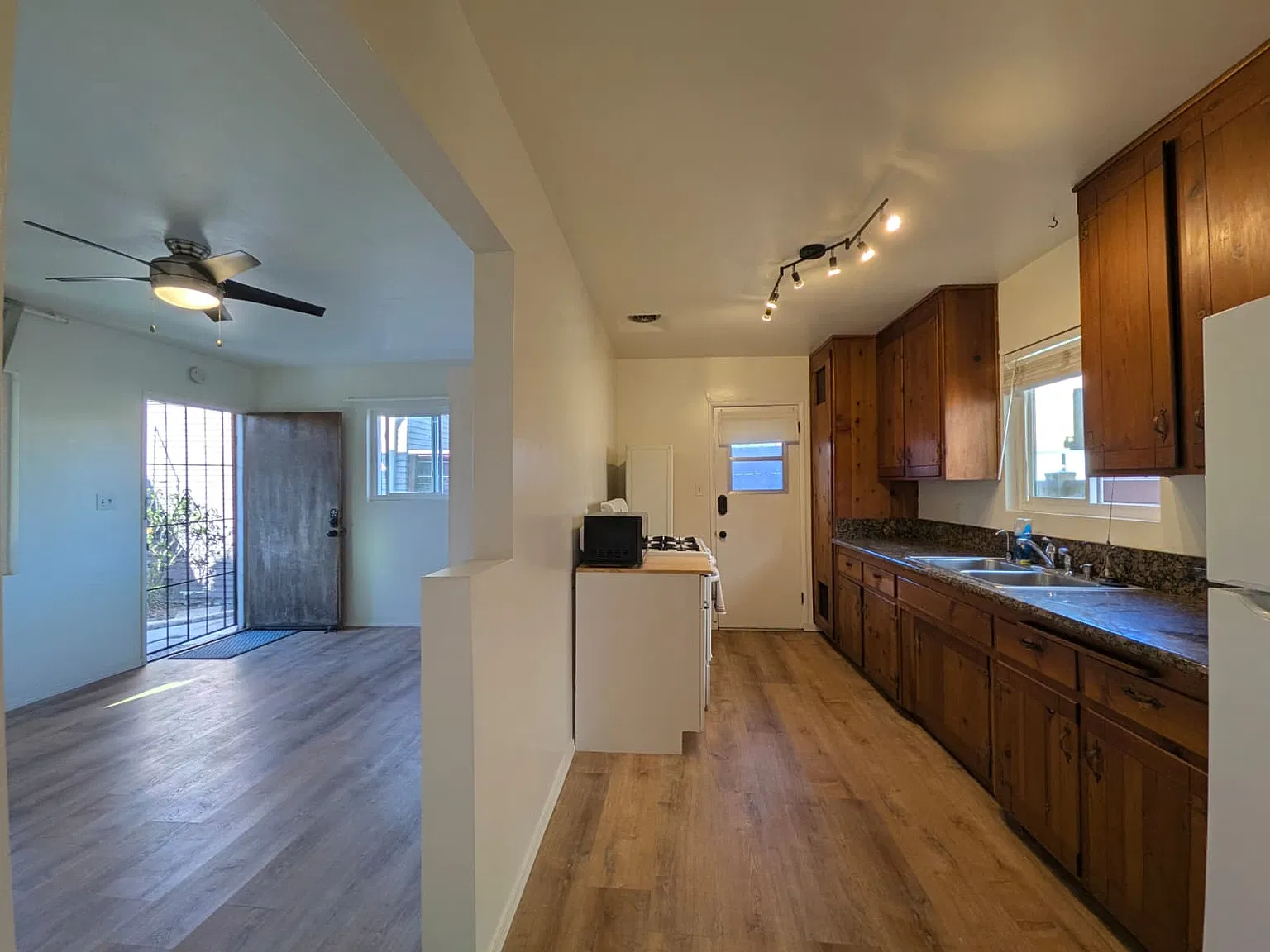 1 bed, 550 sqft, $2,200 — Photo 3