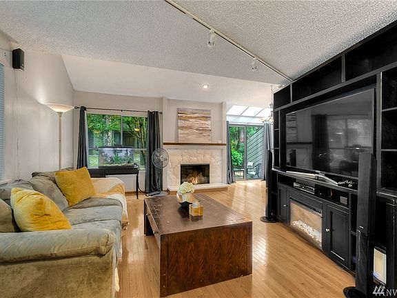 3rd image of 19121 Ballinger Way NE #101