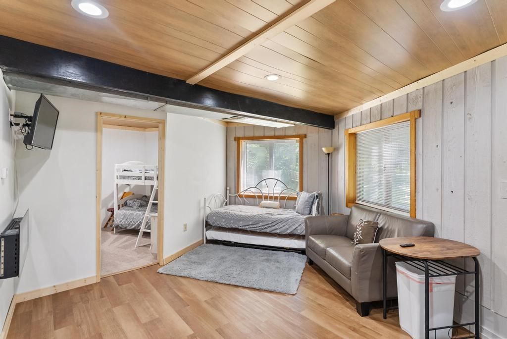 5341 Tyrol Ln, Harbor Springs, MI - More