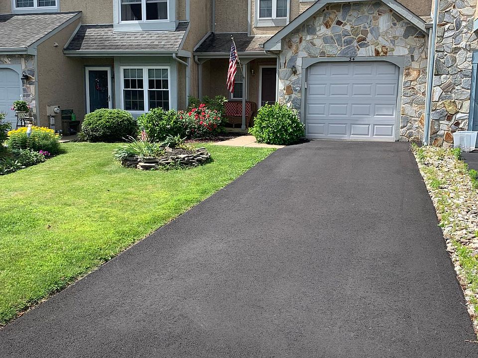 1st image of 34 Sequoia Dr