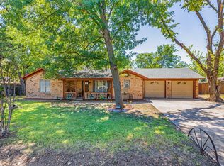 417 E White St, Pilot Point, TX 76258