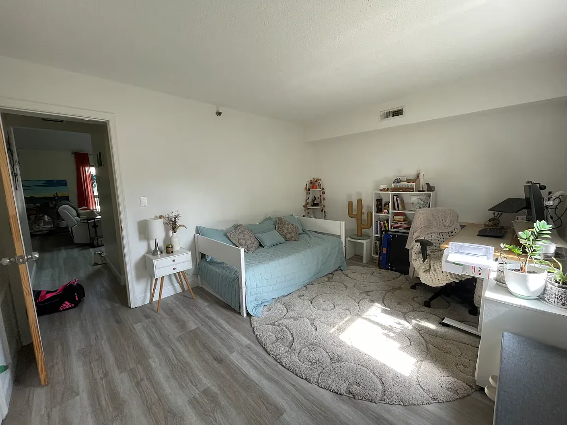 2 bed, 1250 sqft, $2,400 — Photo 4