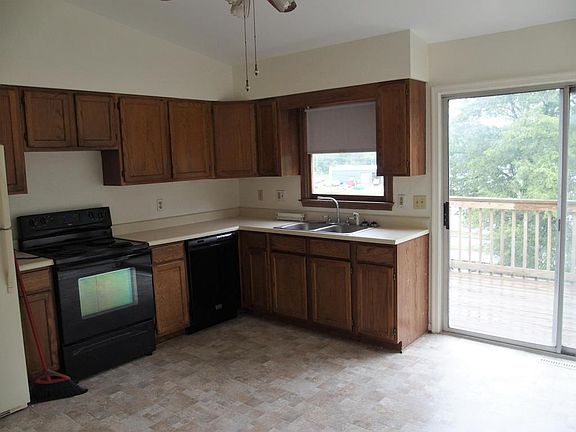 3rd image of 690 Catawba Dr