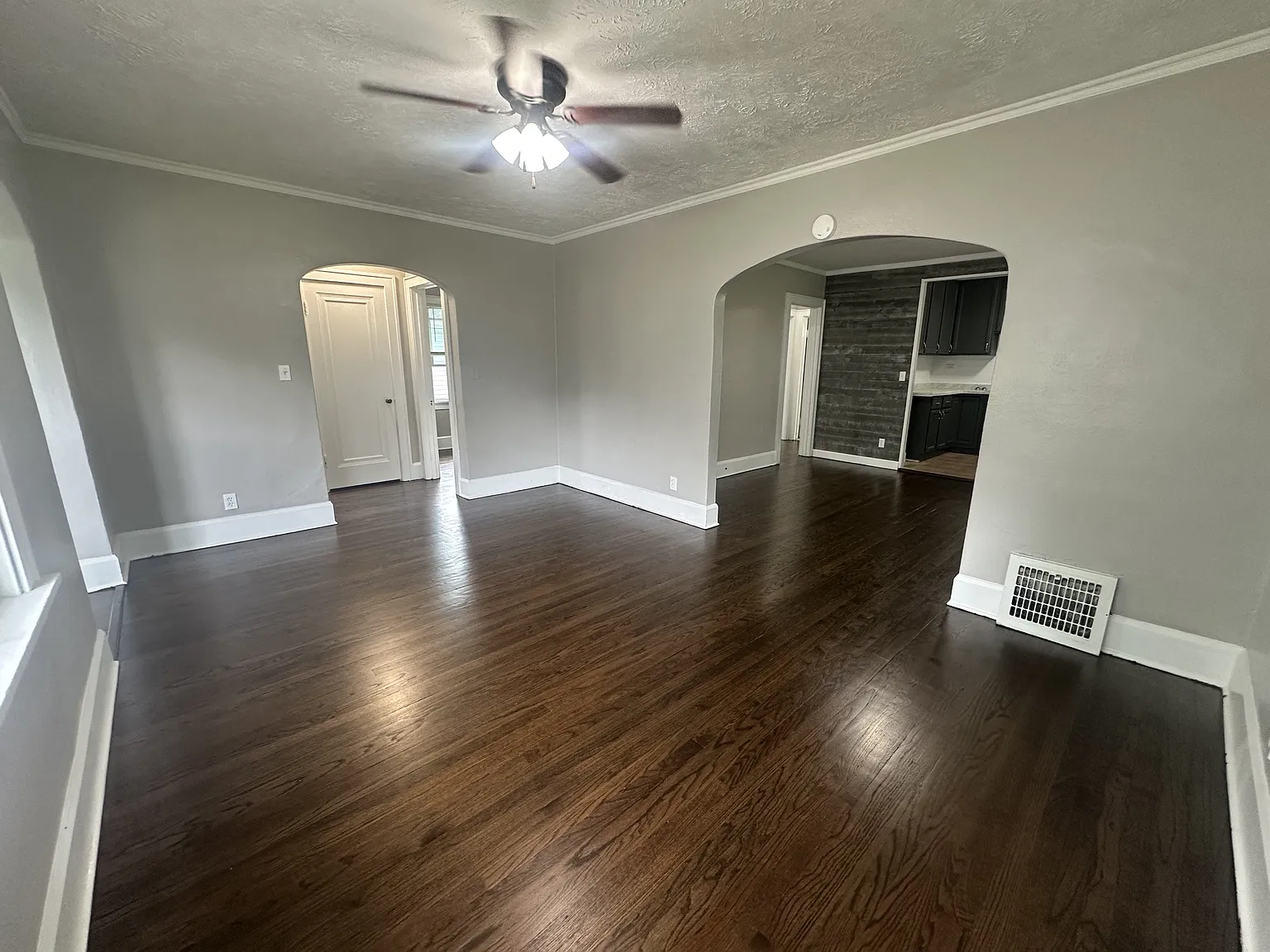 3 bed, 1121 sqft, $1,800 — Photo 2
