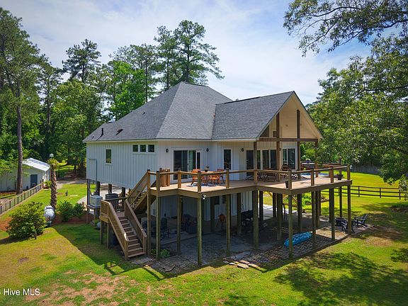 4th image of 1002 Howells Road