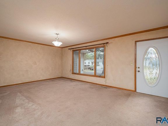 2nd image of 4401 S Mountain Ash Dr