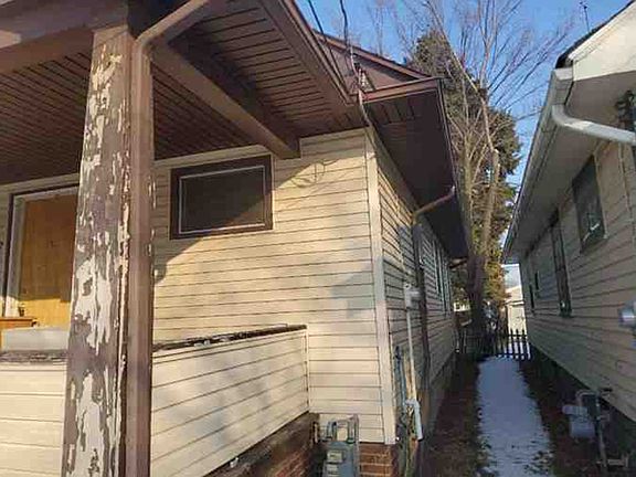 3rd image of 1820 Brussels St