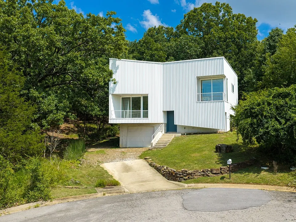 1124 E Heath Dr