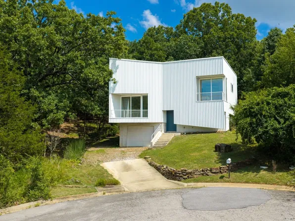 1124 E Heath Dr, Fayetteville, AR 72701