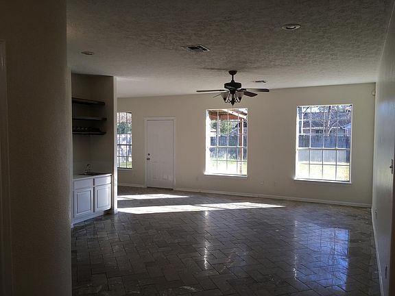 2nd image of 1507 Holly Cir