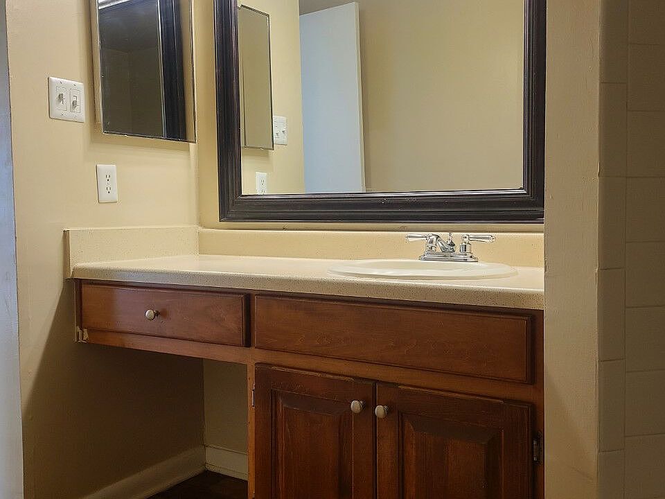 1st image of 4501 Sheraton Dr APT 533