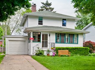109 N Prospect Manor Ave, Mount Prospect, IL 60056