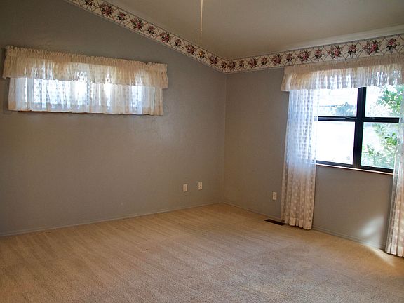 3rd image of 721 Hemlock Ave