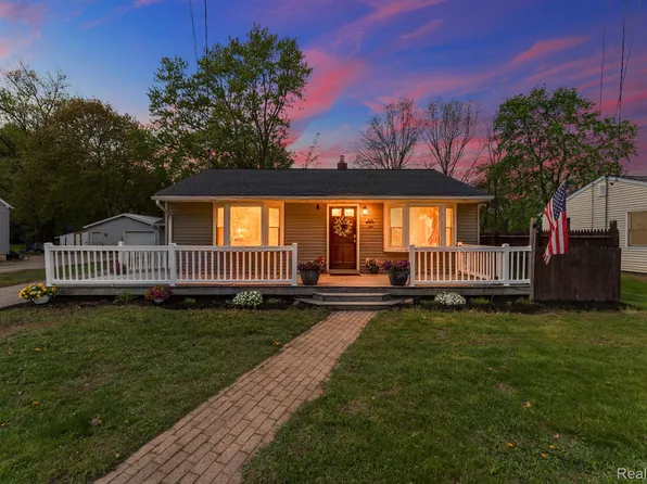 414 Cherry St, Stockbridge, MI 49285