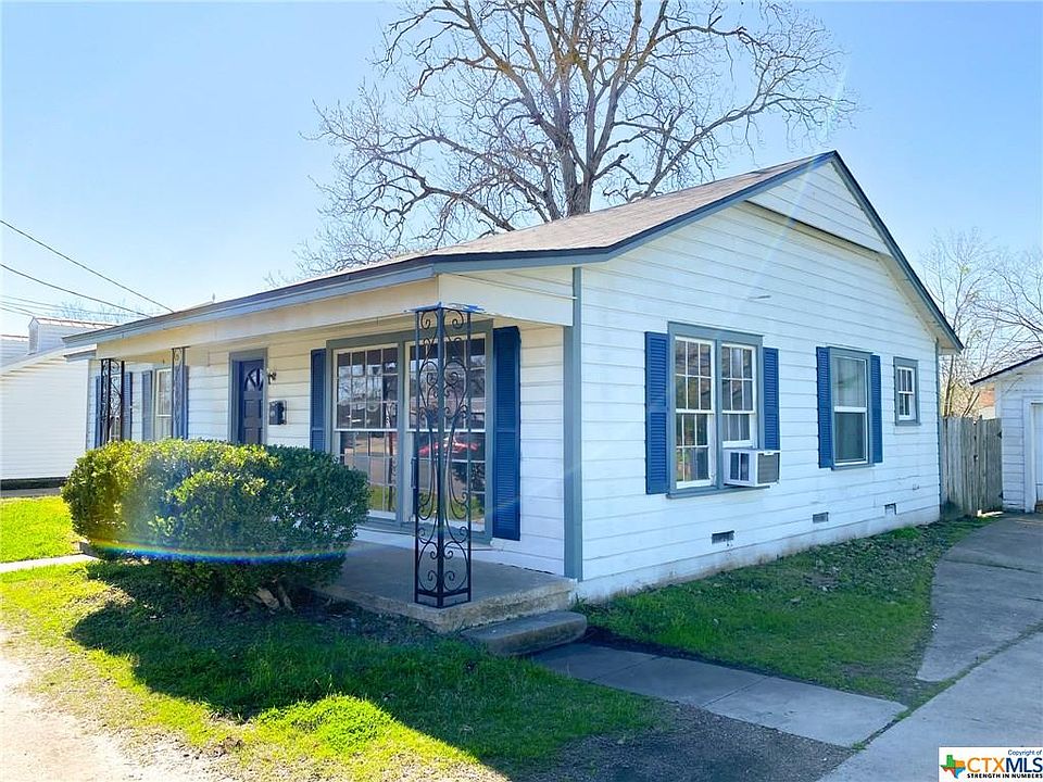 1st image of 1001 N Navarro St