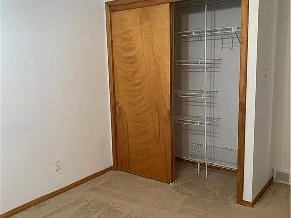 4th image of 270 Wellington Ave