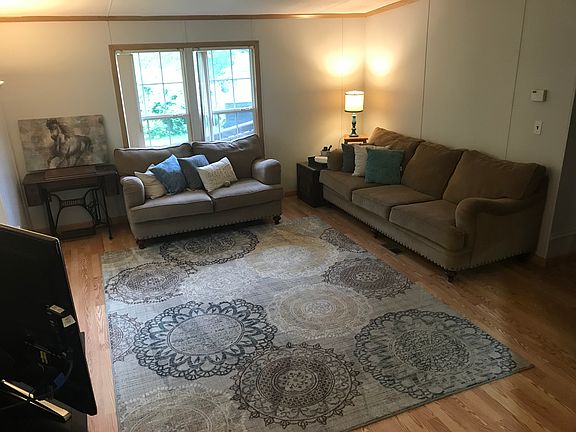 2nd image of 19 Melissa Ln