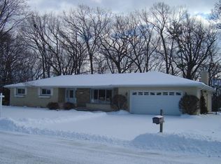 2117 Edgewood Ct, Kaukauna, WI 54130