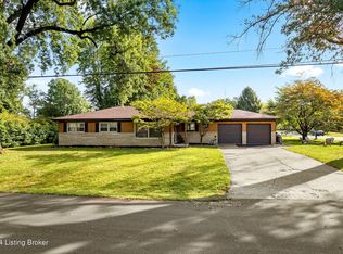 101 E Maplewood Dr, Clarksville, IN 47129