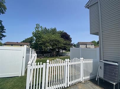 3rd image of 517 E Linden St #517