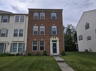 42977 Edgewater St, Chantilly, VA 20152