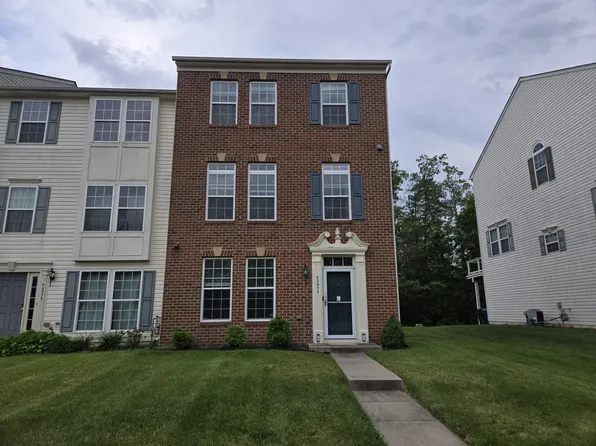42977 Edgewater St, Chantilly, VA 20152