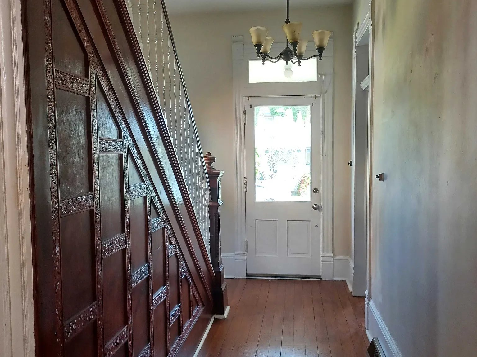 3 bed, 1.5 bath, 2275 sqft, $1,875 — Photo 2