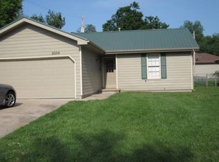 2054 S Roanoke Ave, Springfield, MO 65807