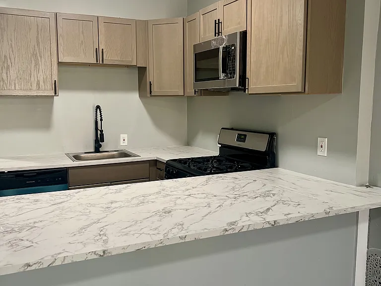 440 N Luzerne Ave — Photo 7