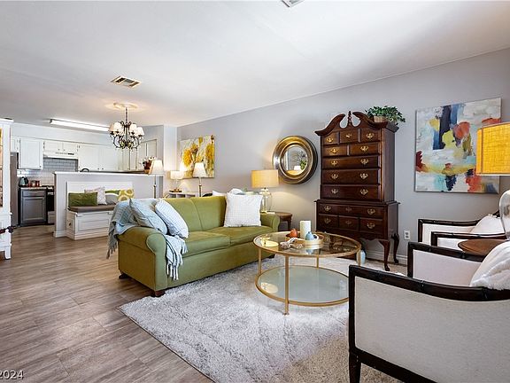 3rd image of 2041 Willowbury Dr Unit B