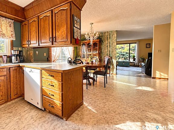 5th image of 302 Cowie Crescent